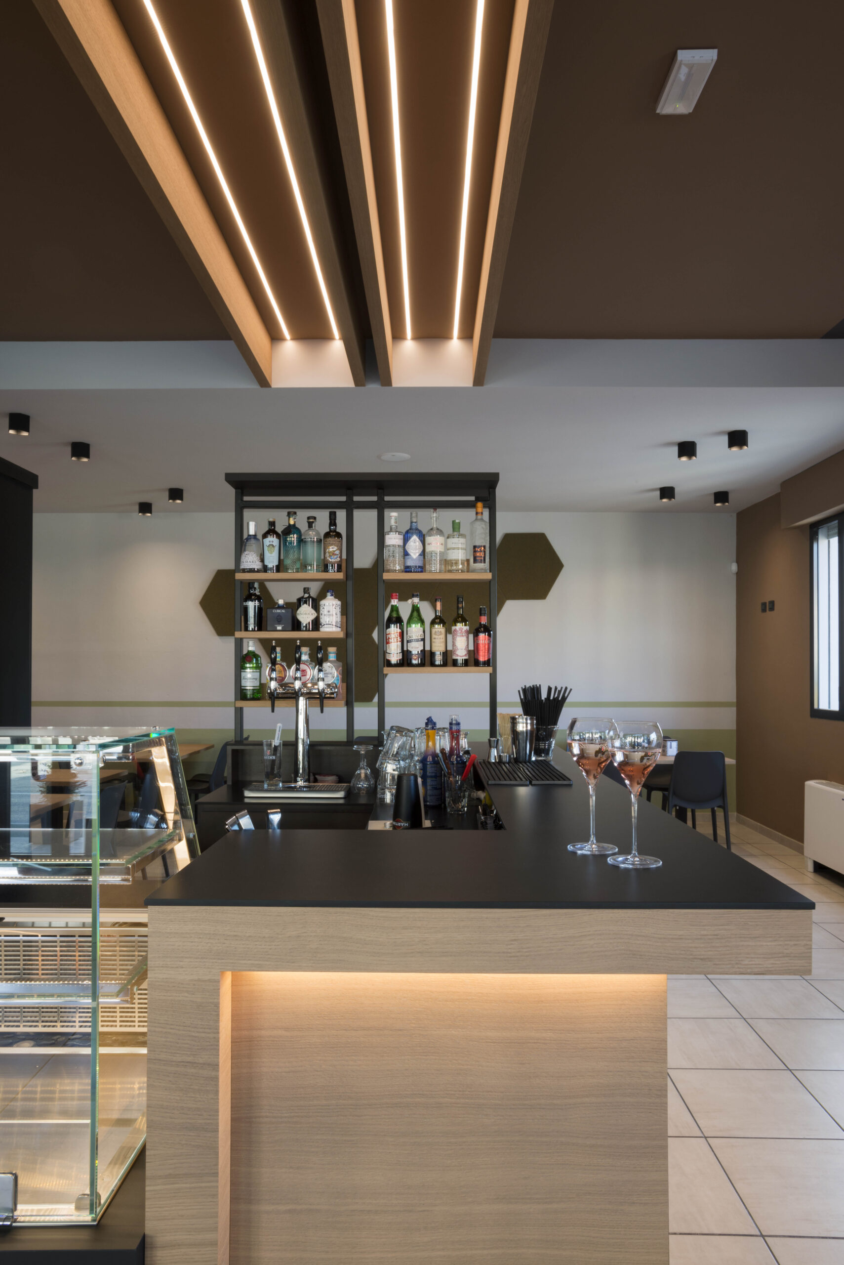 elisabetta_tanesini_neropaco-interno-bancone